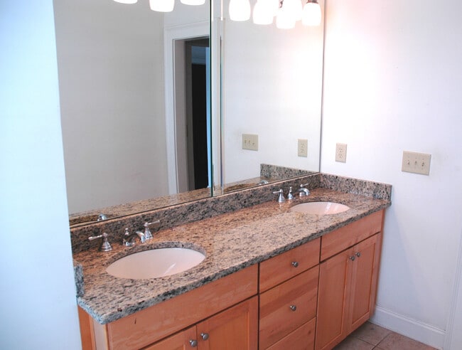 Building Photo - 475 Bartram St SE