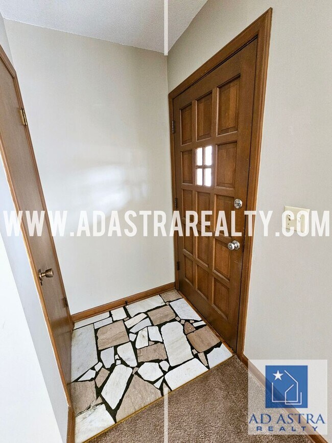 Building Photo - Spacious Duplex in Independence-Available ...