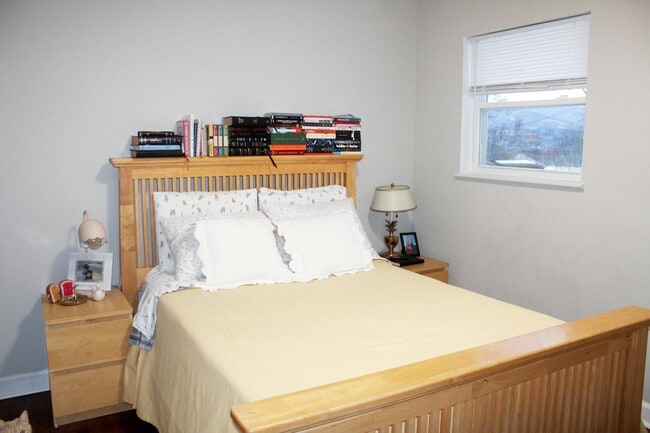 Building Photo - 1425 Deacon St