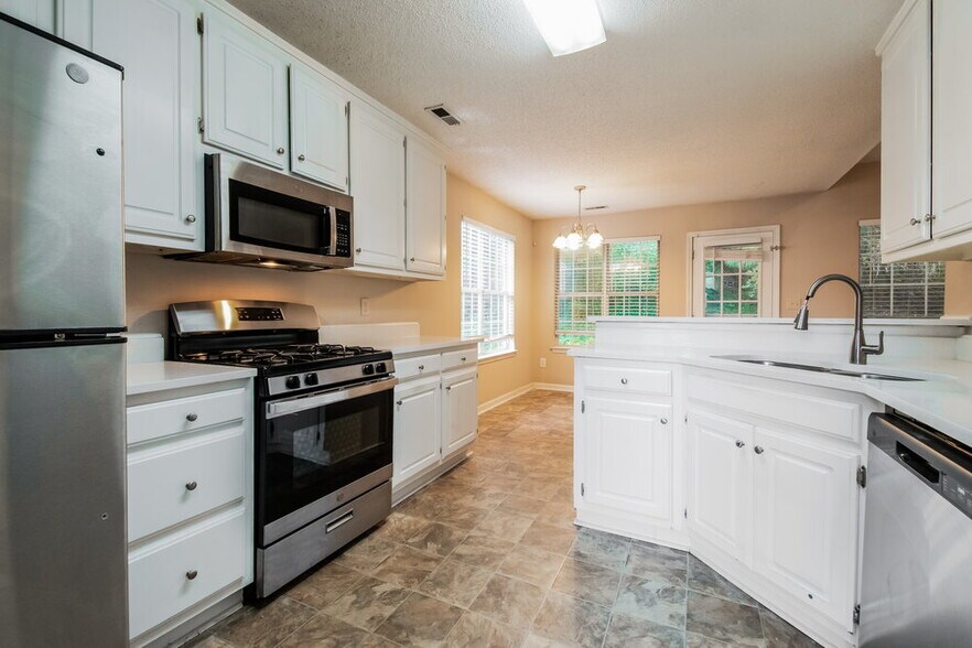 Building Photo - 4713 Vineyard Ct