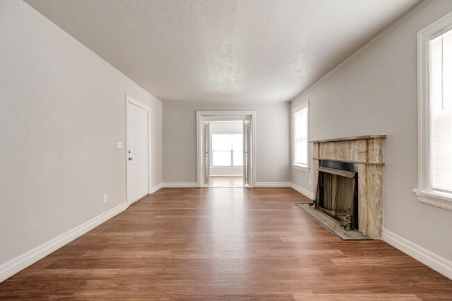 Building Photo - 817 East Dr