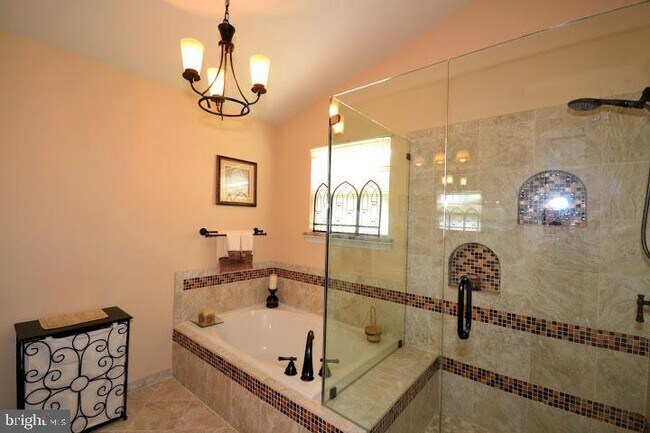 Building Photo - 115 Farrington Ct