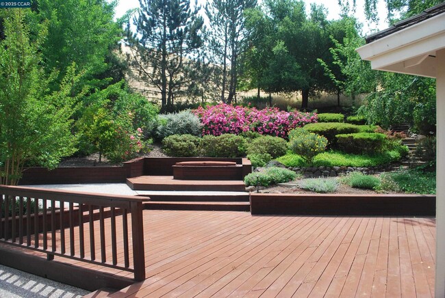 Building Photo - 3057 Deer Meadow Dr