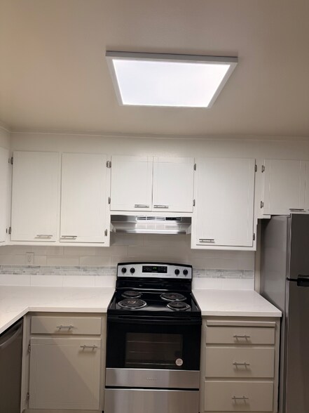 Building Photo - 525 N San Mateo Dr