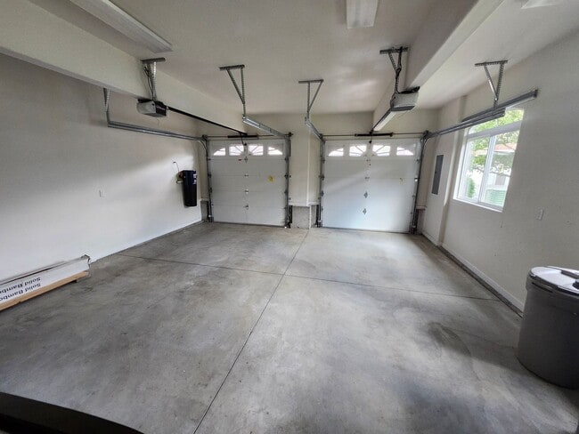 Building Photo - 2 Primary Suites, Beautiful Office & Theater Room! Experience Unmatched Luxury on the Columbia Ri...