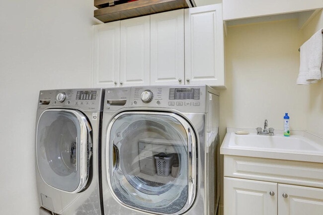 Building Photo - 1730 Caribbean Dr