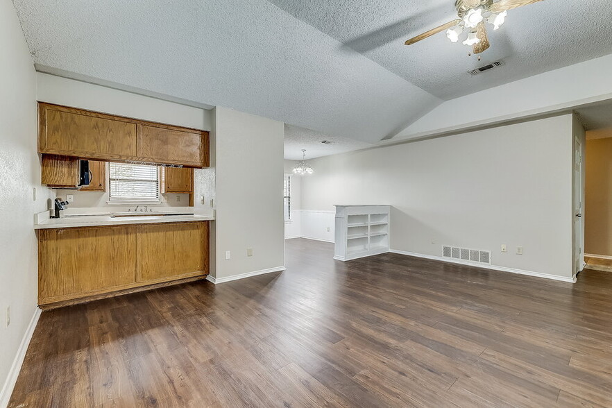 Building Photo - 1228 Nelson Pl