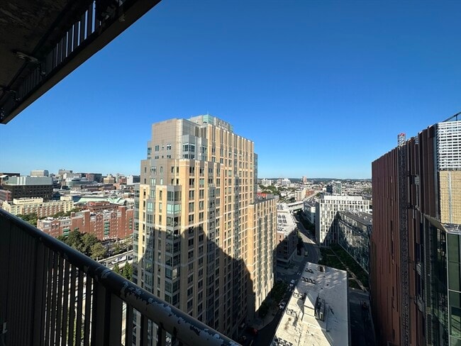 Building Photo - 8 Museum Way