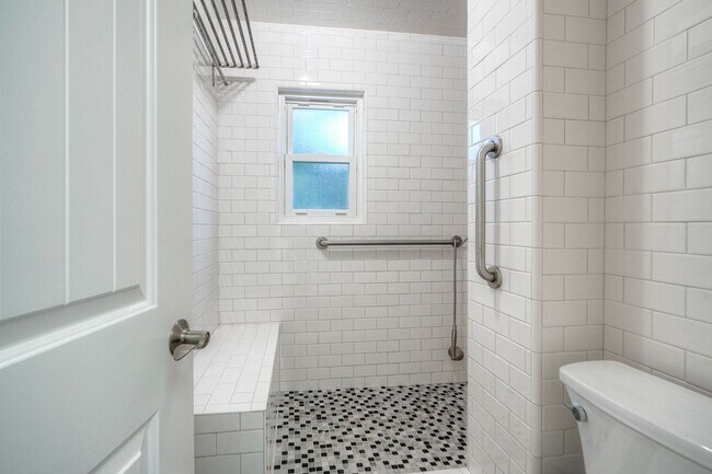 Building Photo - Beautifully Renovated 3-Bedroom Home with ...