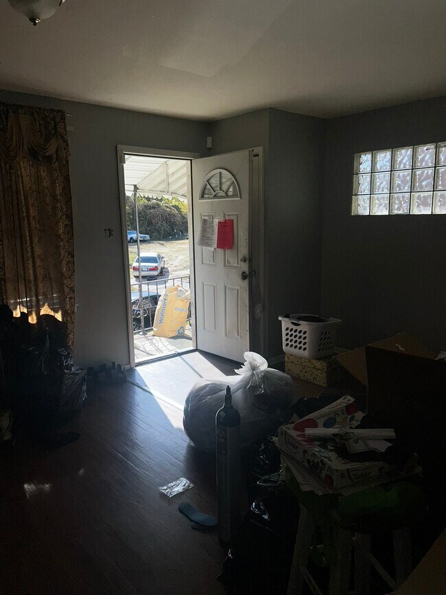 Building Photo - 1039 Gimblin St