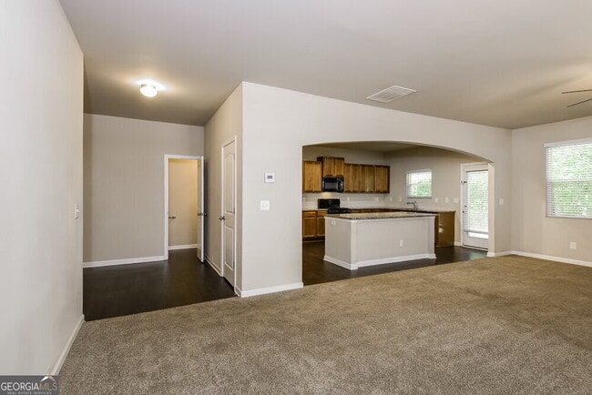 Building Photo - 618 Royal Crest Ct