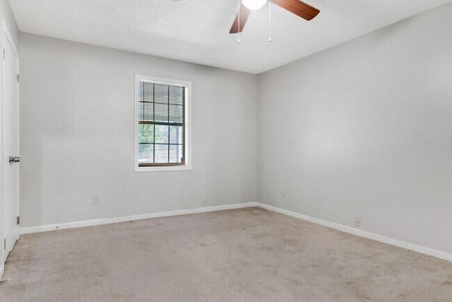Building Photo - Lee County!