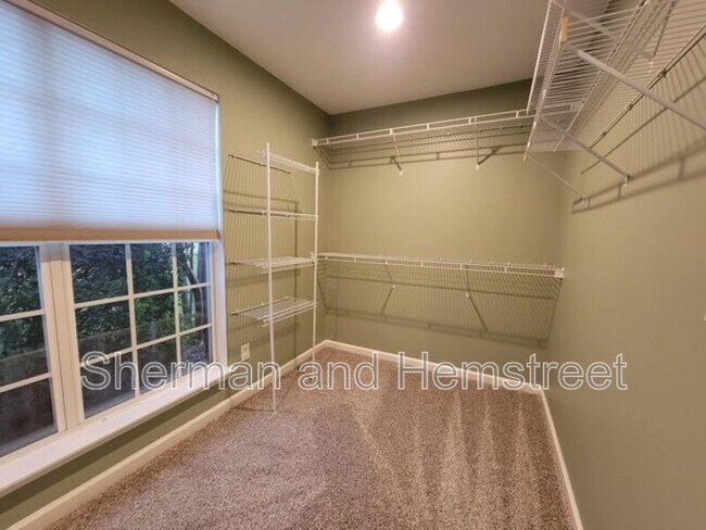 Building Photo - 914 Cannock St