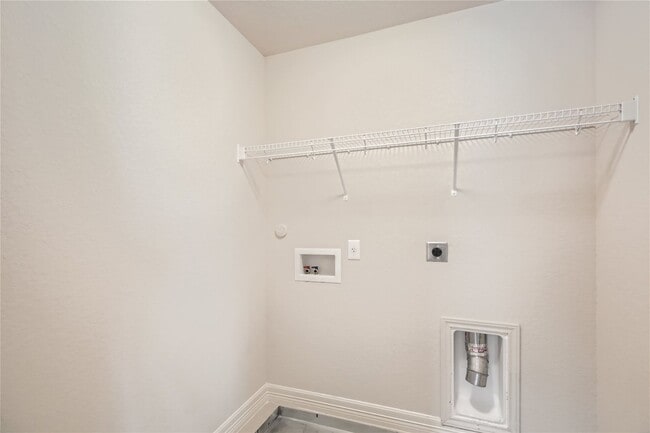 Building Photo - Home in Weston Oaks! $250 off of the first...