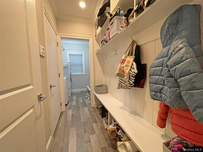 Building Photo - 1019 Grove St