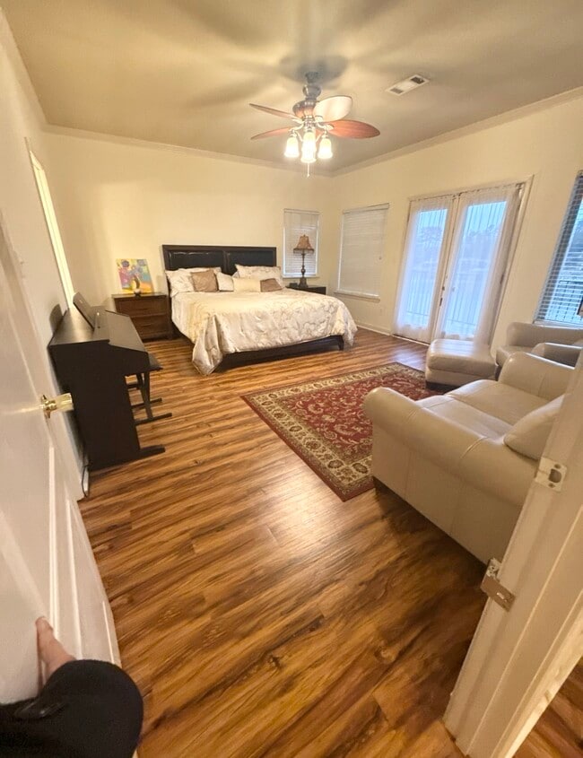 Building Photo - 225 Lookout Point