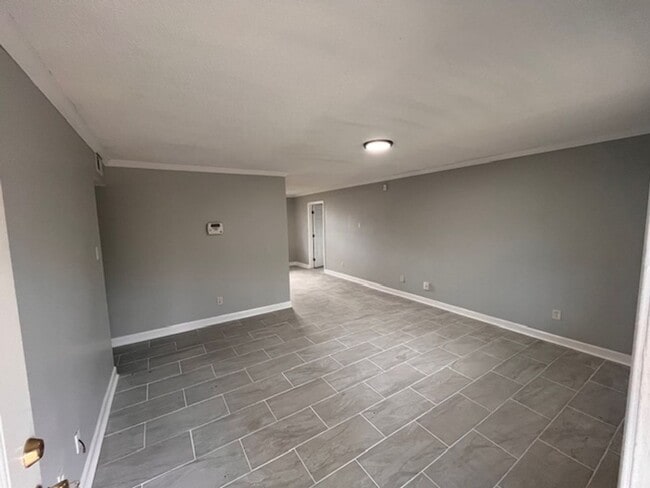 Building Photo - Waveland 3 Bedroom