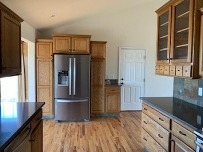 Building Photo - Fabulous 4 bedroom, 3 bath Rural Property ...