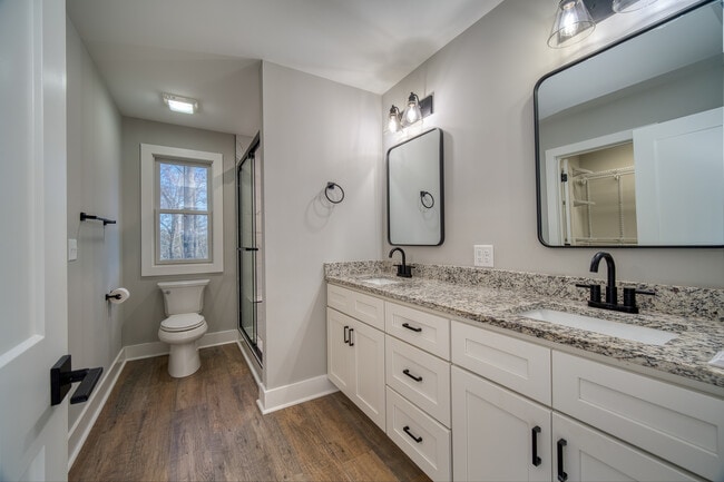 Building Photo - 44 Sherwood Vlg Ct