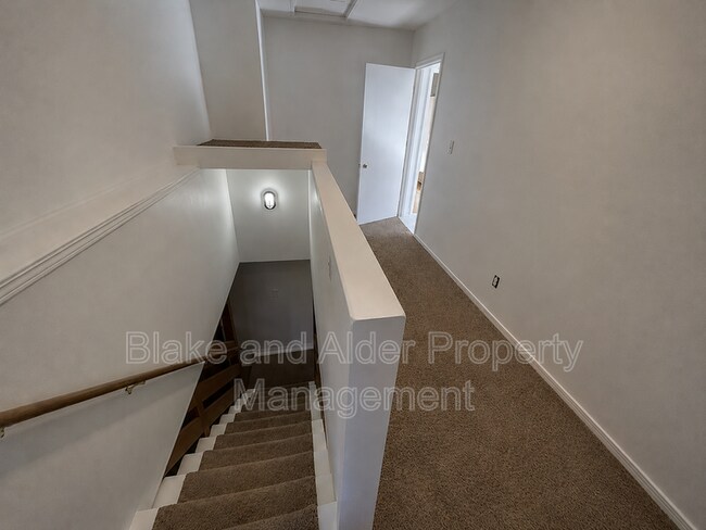 Building Photo - 198 NE 157th Ave