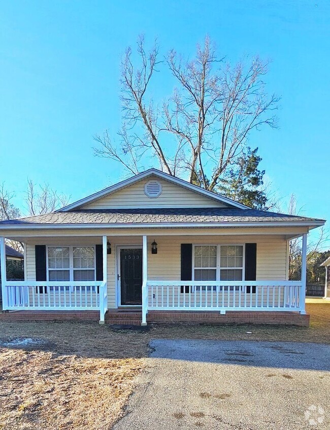 Building Photo - Spacious 3-Bedroom, 2-Bath Home with Moder...