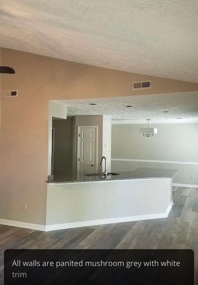 Building Photo - Knoxville 37922 - Available Now! 3 bedroom, 2 bath home - Contact Susan Niedergeses 865-300-4722