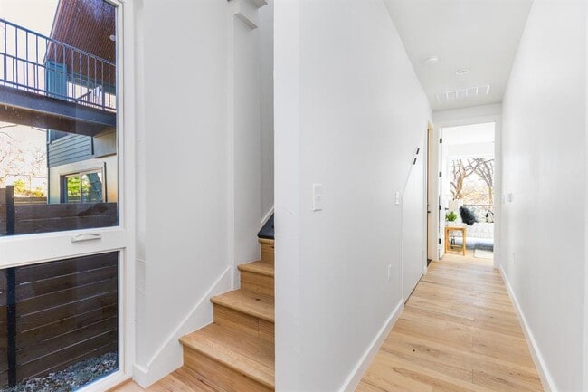 Building Photo - 1205 Perez St