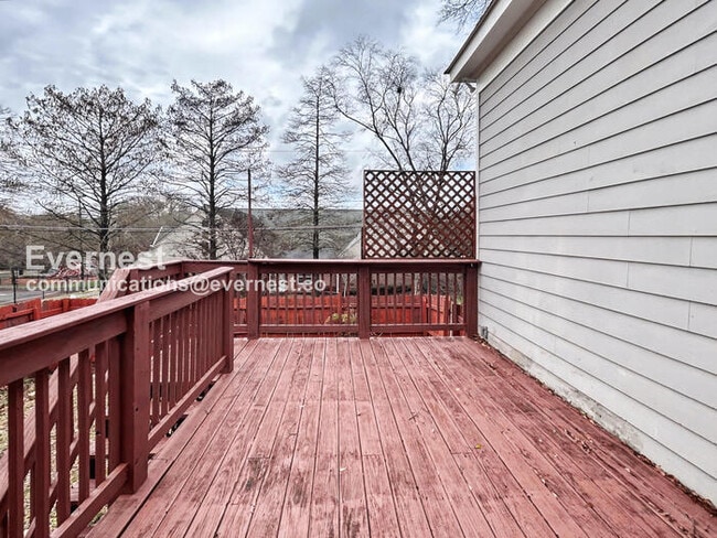 Building Photo - 2 Bed/2 Bath Home with Fenced Yard / Pet-Friendly / Available Now!