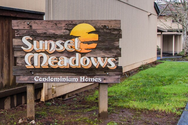 Building Photo - Large 2 Bedroom Condo in Sunset Meadows - ...