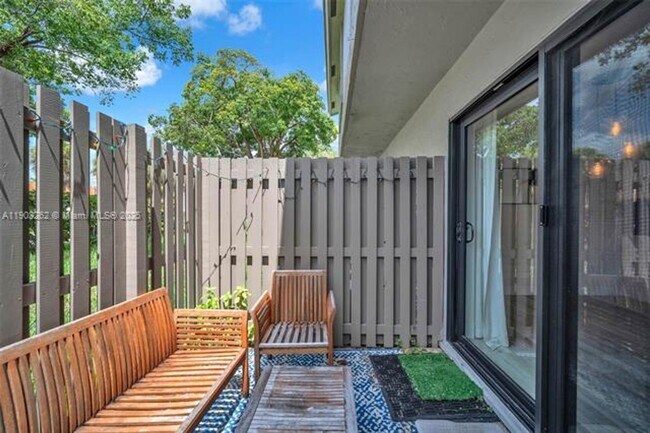 Building Photo - 10611 SW 113th Pl