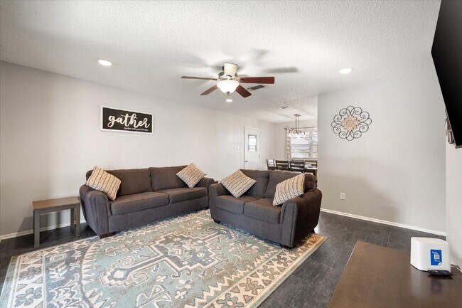 Building Photo - Fully Furnished Long-Term Rental!!