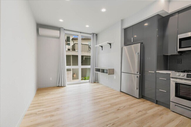 Building Photo - 3078 SW Avalon Way