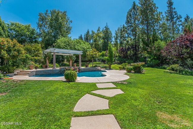 Building Photo - 31858 Saddletree Dr