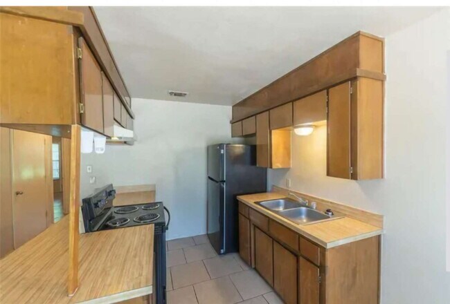 Building Photo - "Charming 2-Bed Sanctuary with Guest Suite in Weatherford – Your Cozy Retreat Awaits!"
