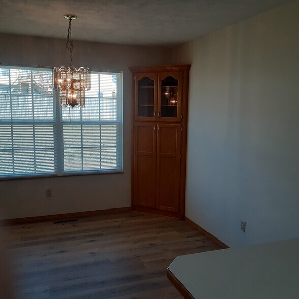 Building Photo - 236 N Foster Ave