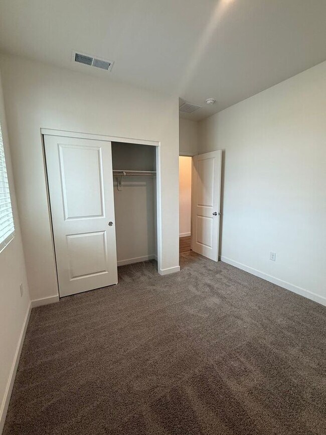Building Photo - Brand-New 3 Bed | 2.5 Bath Townhome in Carson City
