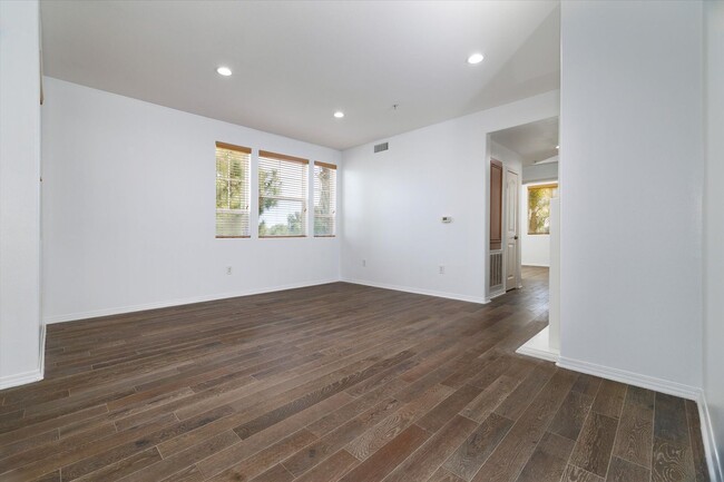 Building Photo - 2 Bed | 2 Bath | 1,293 Sq Ft