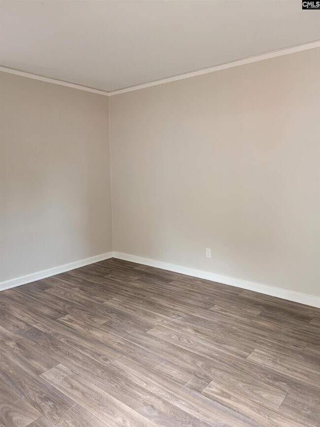 Building Photo - 332 S Bull St