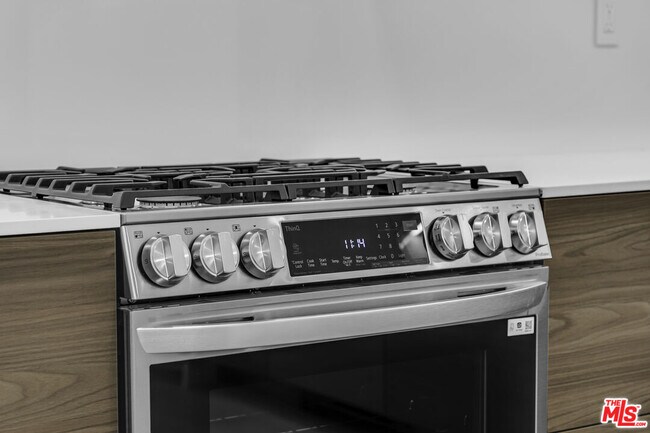 Building Photo - 10630 Wilkins Ave