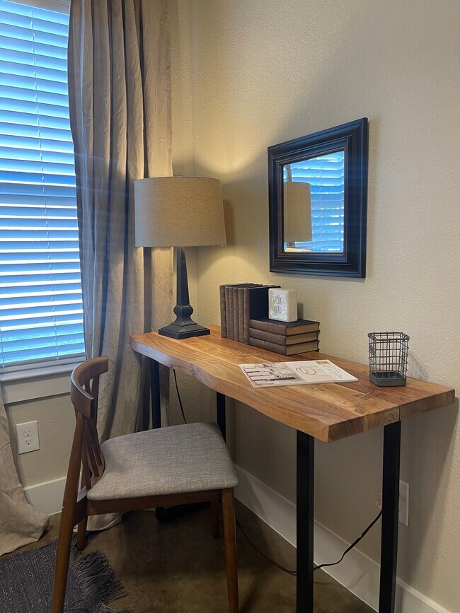 Building Photo - 3301 Belmont Dr