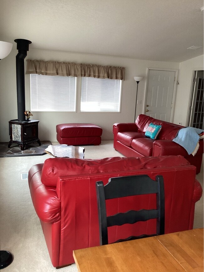 Building Photo - 365 SW Pacific View St