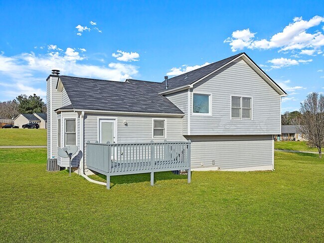 Building Photo - Charming 3 Bed, 2 Bath Home in Douglasvill...