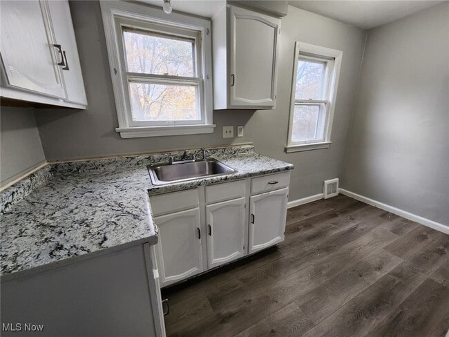 Building Photo - 21170 Fuller Ave