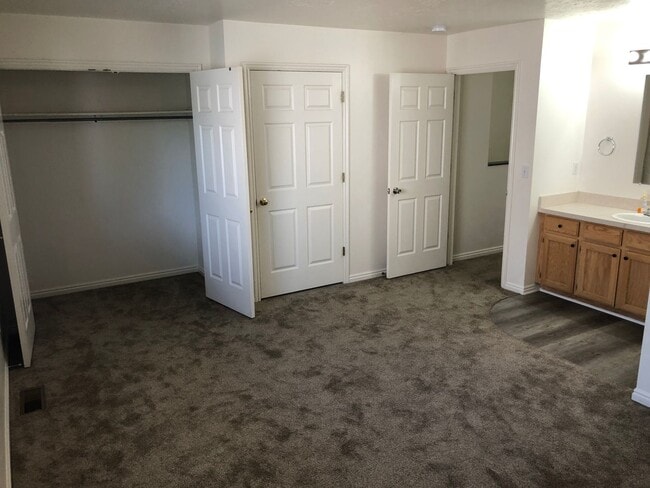 Building Photo - Cute Provo 3 bed 2.5 bath Townhome