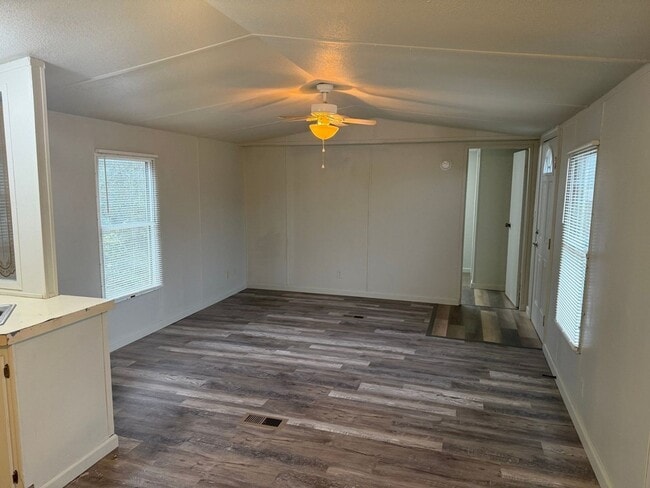 Building Photo - 108 Eakins Dr