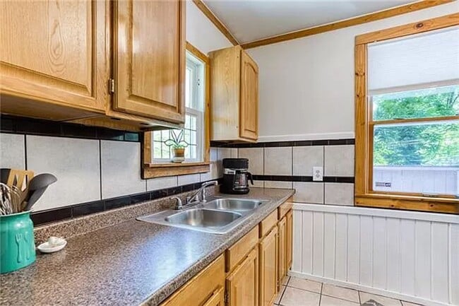 Building Photo - Charming West Plaza Bungalow