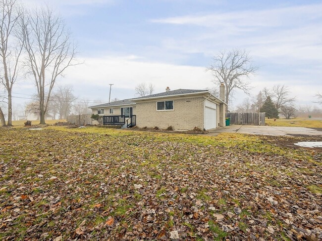 Building Photo - AVAILABLE NOW! Charming 3-Bed Home with Spacious Yard in Van Buren Township