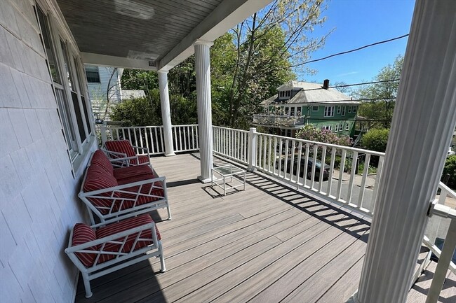 Building Photo - 72 S Crescent Circuit