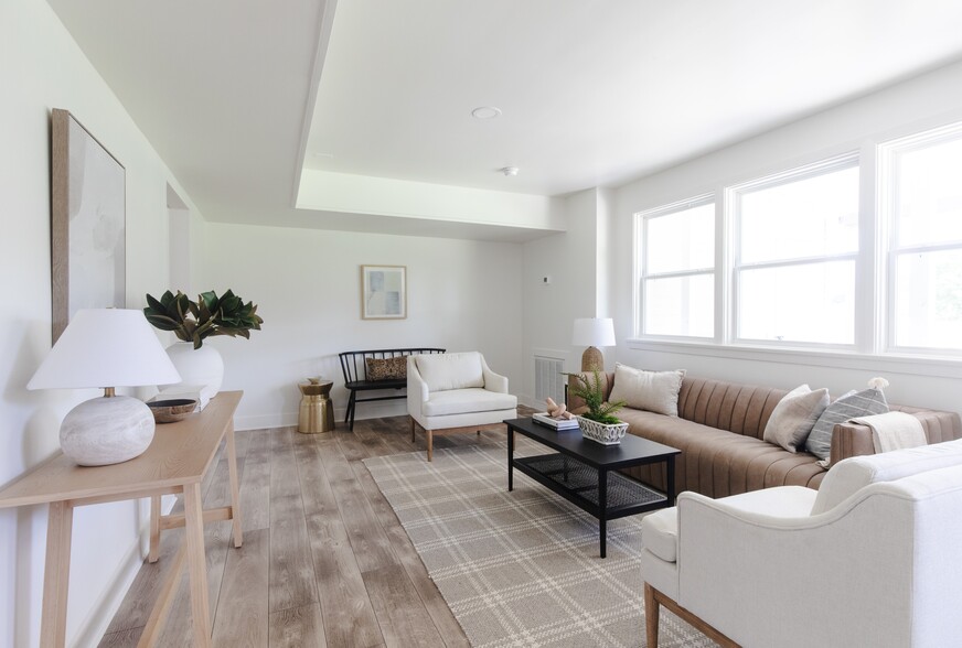 Interior Photo - Whistling Ridge
