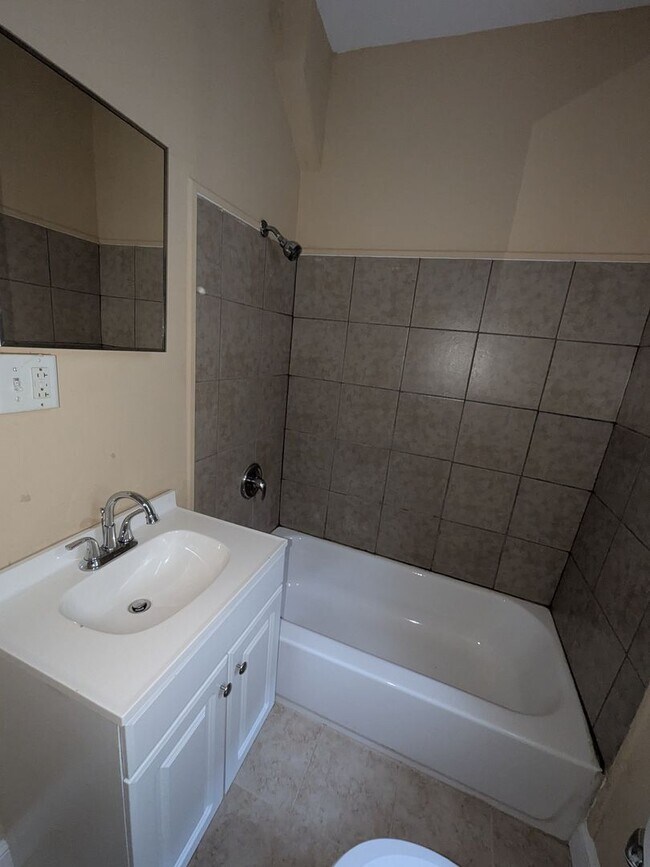 Building Photo - 150 N Yewdall St